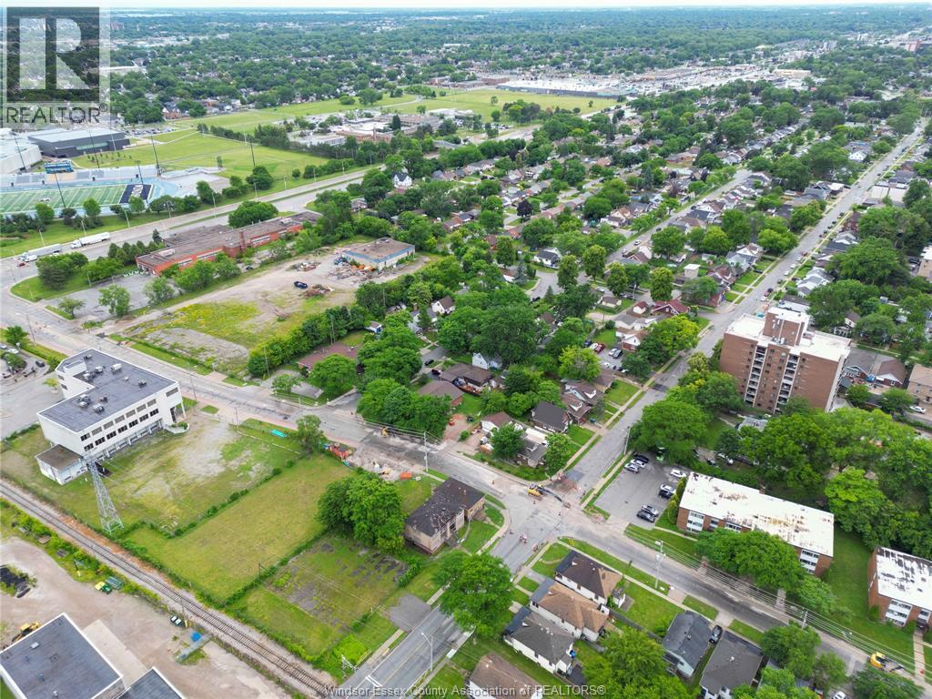915 Lena, Windsor, Ontario  N9C 3K1 - Photo 2 - 26023422