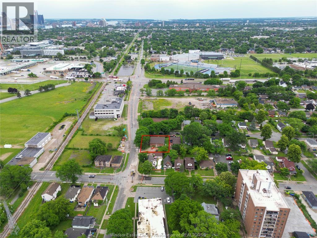 915 Lena, Windsor, Ontario  N9C 3K1 - Photo 3 - 26023422