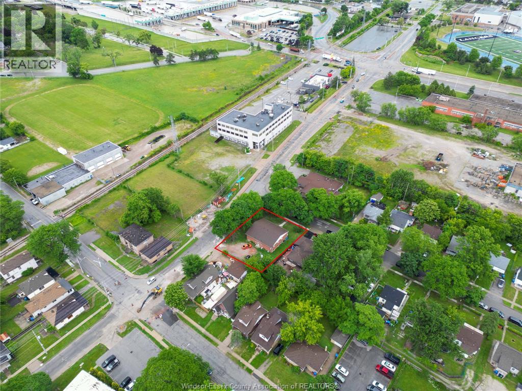 915 Lena, Windsor, Ontario  N9C 3K1 - Photo 4 - 26023422