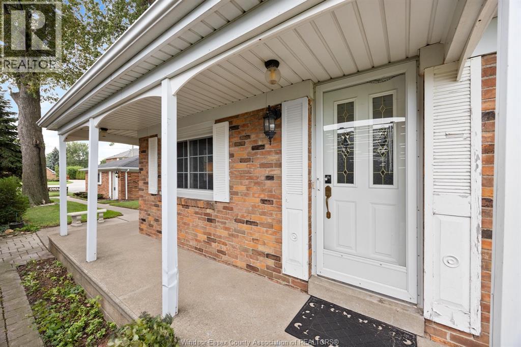 13122 Riverside Drive East, Tecumseh, Ontario  N8N 2M7 - Photo 2 - 26023414
