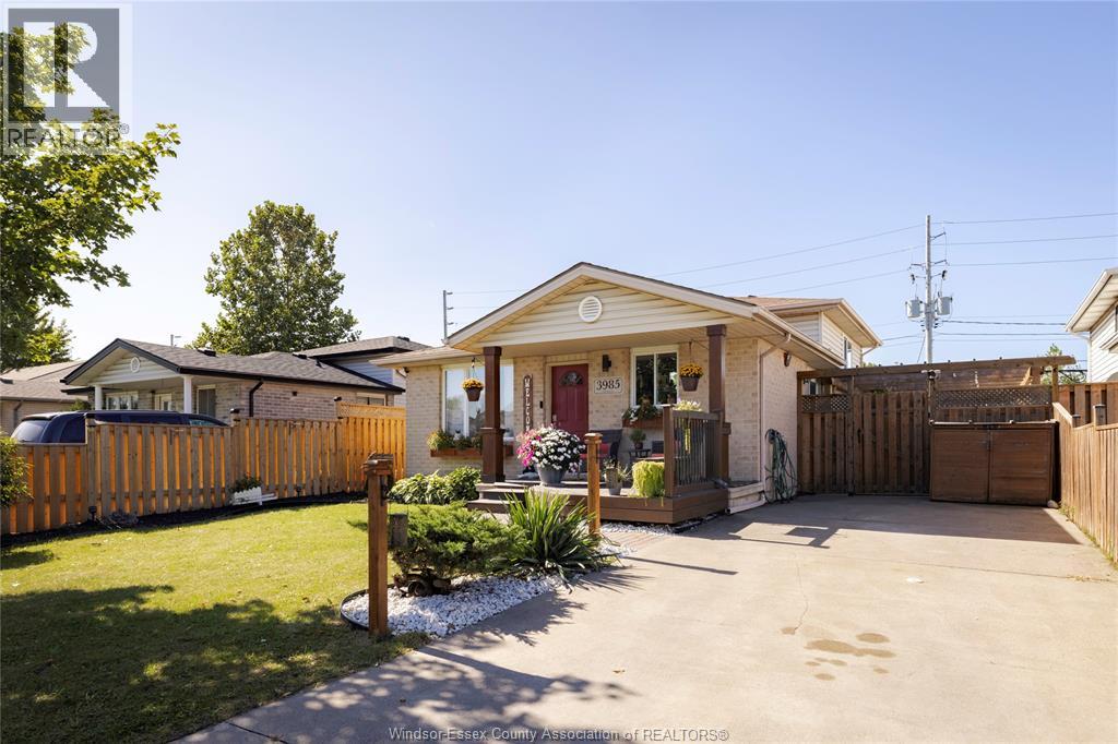 3985 Acorn Crescent, Windsor, Ontario  N8W 5R2 - Photo 2 - 26023464