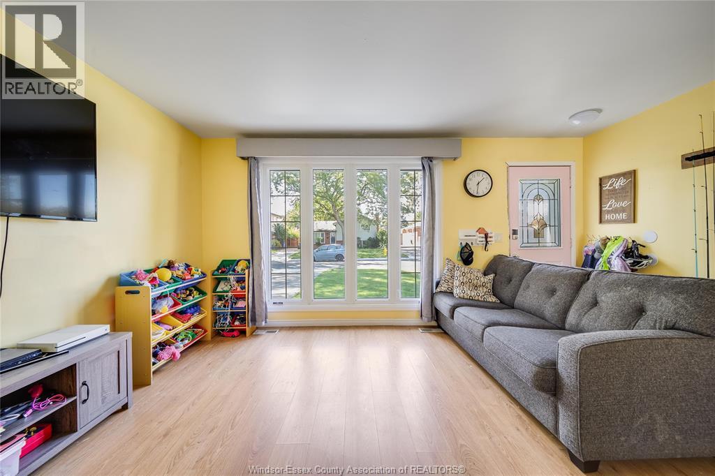 368 Carling Crescent, Windsor, Ontario  N8S 3X8 - Photo 4 - 26023481
