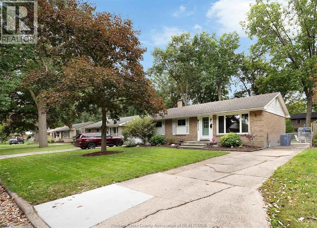 3415 Randolph, Windsor, Ontario  N9E 3E9 - Photo 1 - 26023456