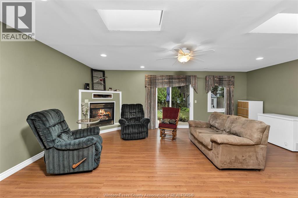 3415 Randolph, Windsor, Ontario  N9E 3E9 - Photo 12 - 26023456