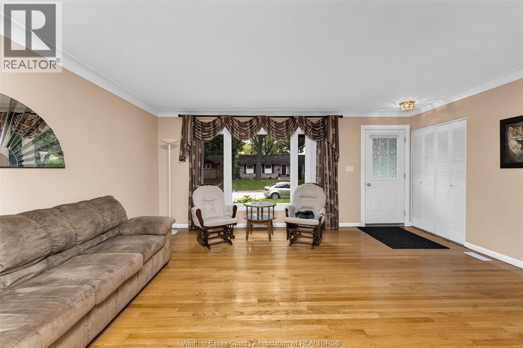 3415 Randolph, Windsor, Ontario  N9E 3E9 - Photo 6 - 26023456