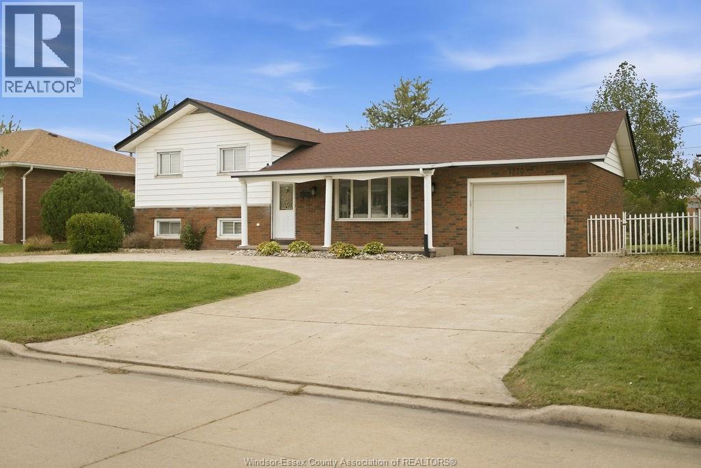1720 Partington, Windsor, Ontario  N8W 3R8 - Photo 3 - 26023473