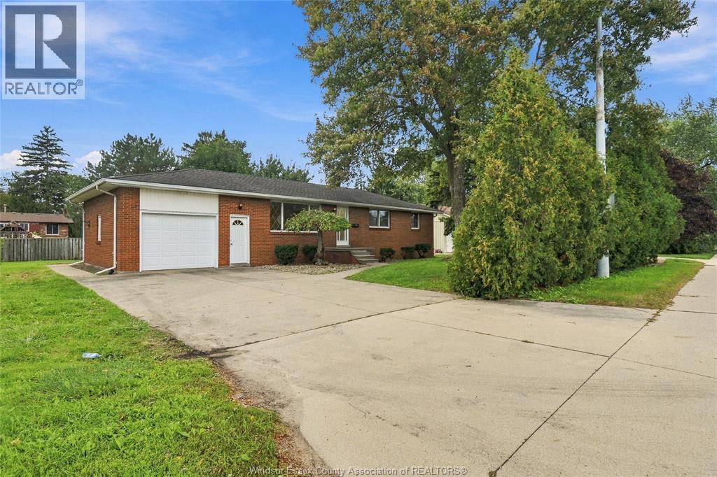 4045 Dougall Avenue, Windsor, Ontario  N9G 1X4 - Photo 3 - 26023497