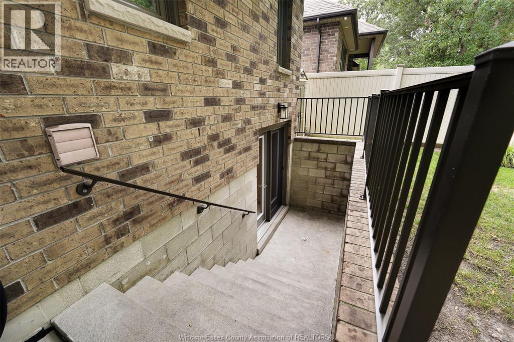 2216 Roxborough, Windsor, Ontario  N9B 0A5 - Photo 10 - 26023510