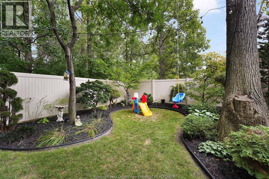 2216 Roxborough, Windsor, Ontario  N9B 0A5 - Photo 12 - 26023510