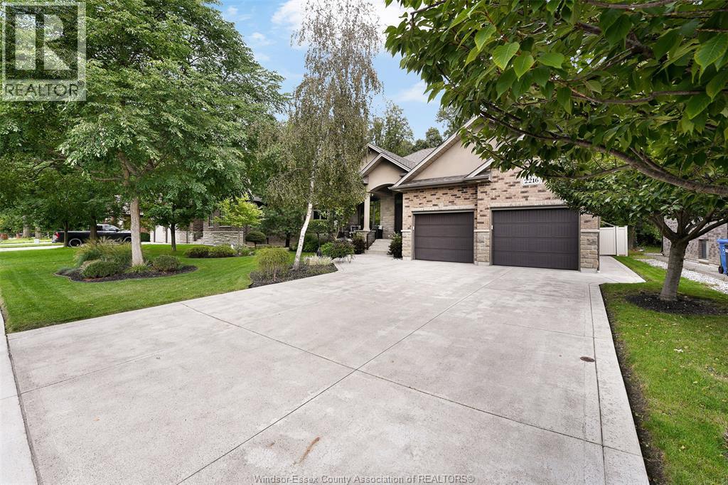 2216 Roxborough, Windsor, Ontario  N9B 0A5 - Photo 2 - 26023510