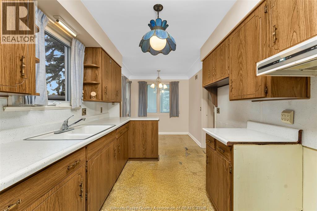 2032 Verdun, Windsor, Ontario  N8W 1P7 - Photo 14 - 26023522