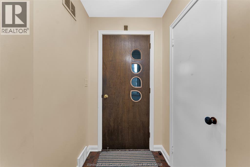 2032 Verdun, Windsor, Ontario  N8W 1P7 - Photo 8 - 26023522