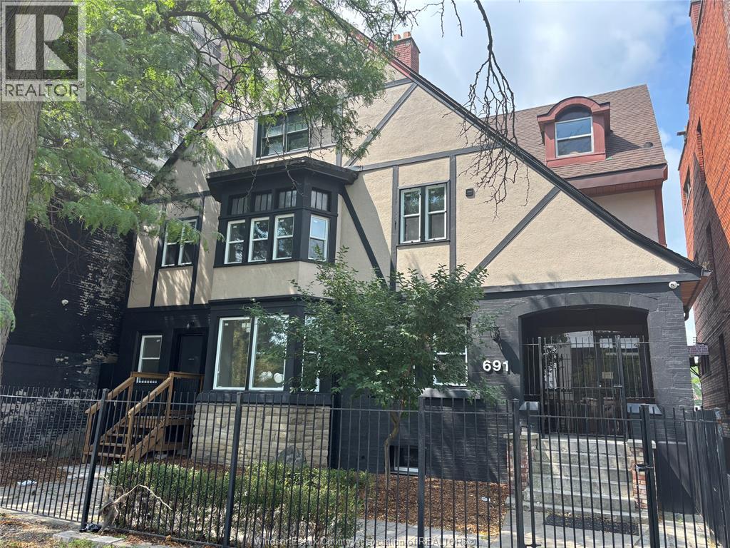 691 OUELLETTE Unit# 201, Windsor, Ontario