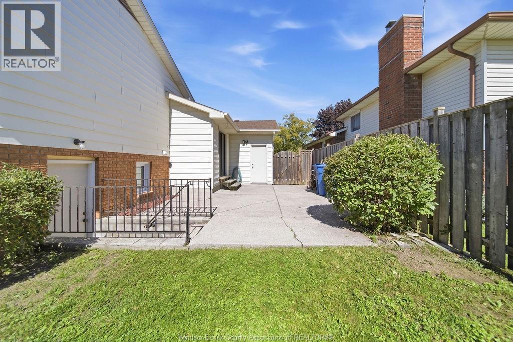 12091 Oliver, Tecumseh, Ontario  N8N 3G8 - Photo 46 - 26023577
