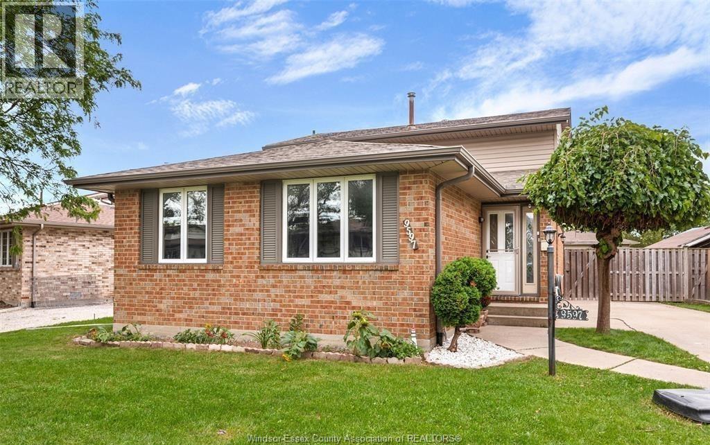 9597 Avery Lane Unit# Upper, Windsor, Ontario  N8R 2C1 - Photo 1 - 26023581