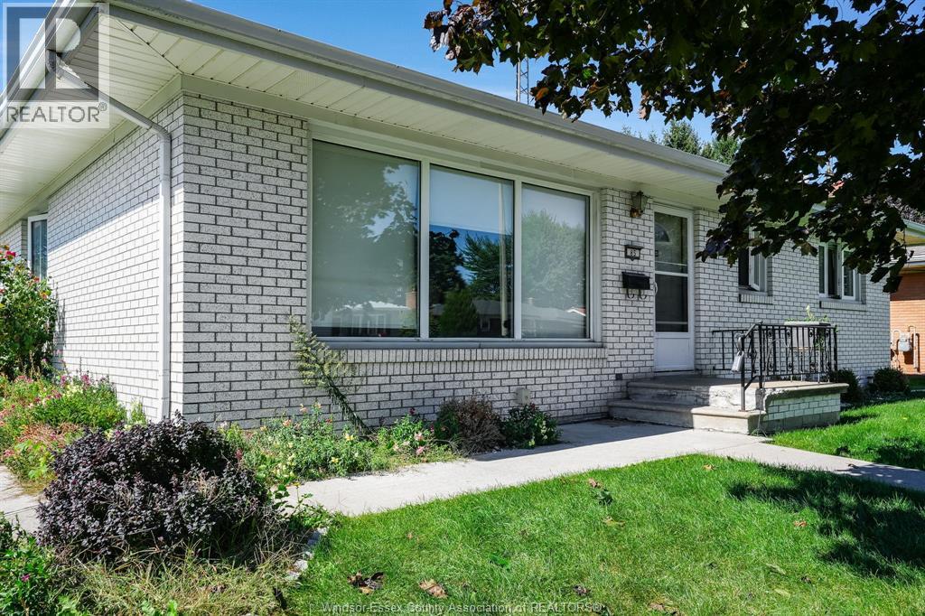 85 Lutsch Avenue, Leamington, Ontario  N8H 2N5 - Photo 3 - 26023592