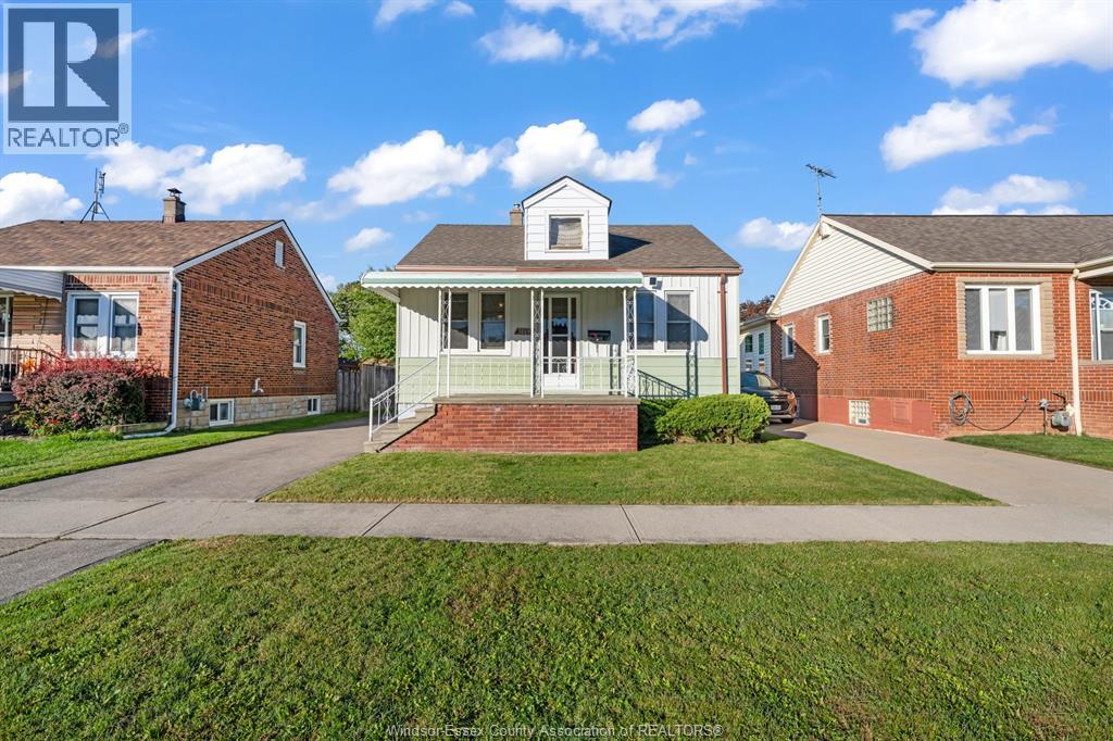 1669 HICKORY ROAD, Windsor, Ontario