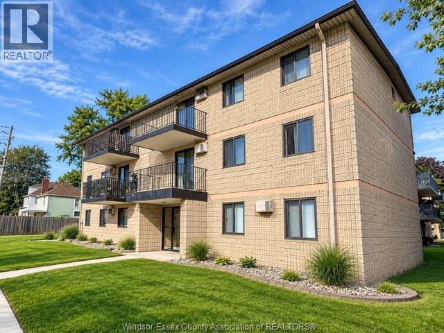 3355 Sandwich Street Unit# 304, Windsor, Ontario  N9C 1B2 - Photo 2 - 26023621