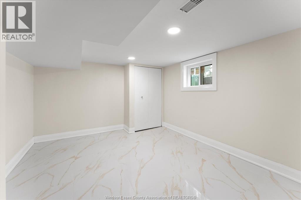 930 Elsmere Ave, Windsor, Ontario  N9A 2A9 - Photo 24 - 26023617