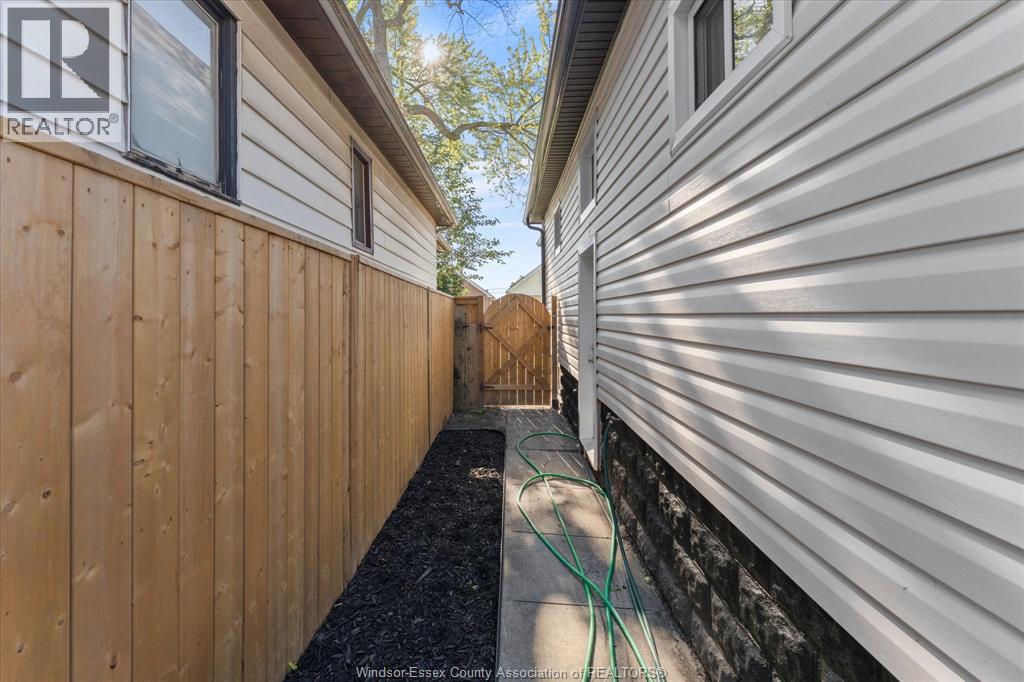 930 Elsmere Ave, Windsor, Ontario  N9A 2A9 - Photo 31 - 26023617