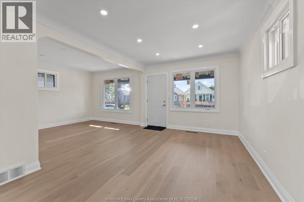 930 Elsmere Ave, Windsor, Ontario  N9A 2A9 - Photo 6 - 26023617