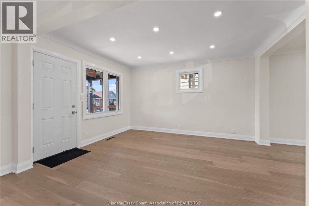 930 Elsmere Ave, Windsor, Ontario  N9A 2A9 - Photo 7 - 26023617