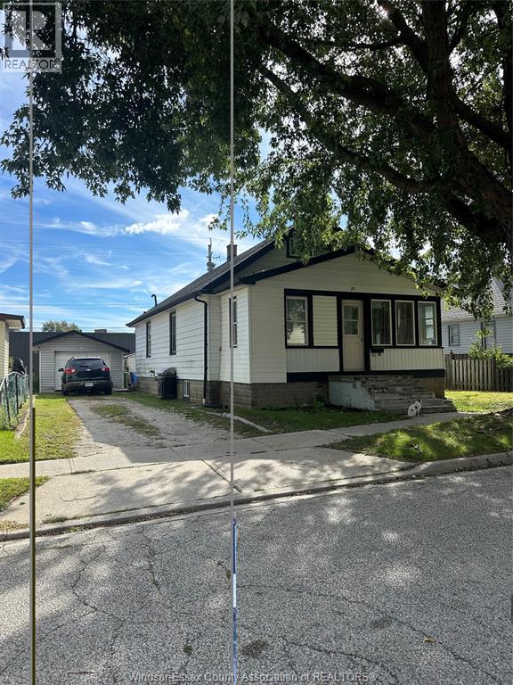 26 WHITE, Leamington, Ontario