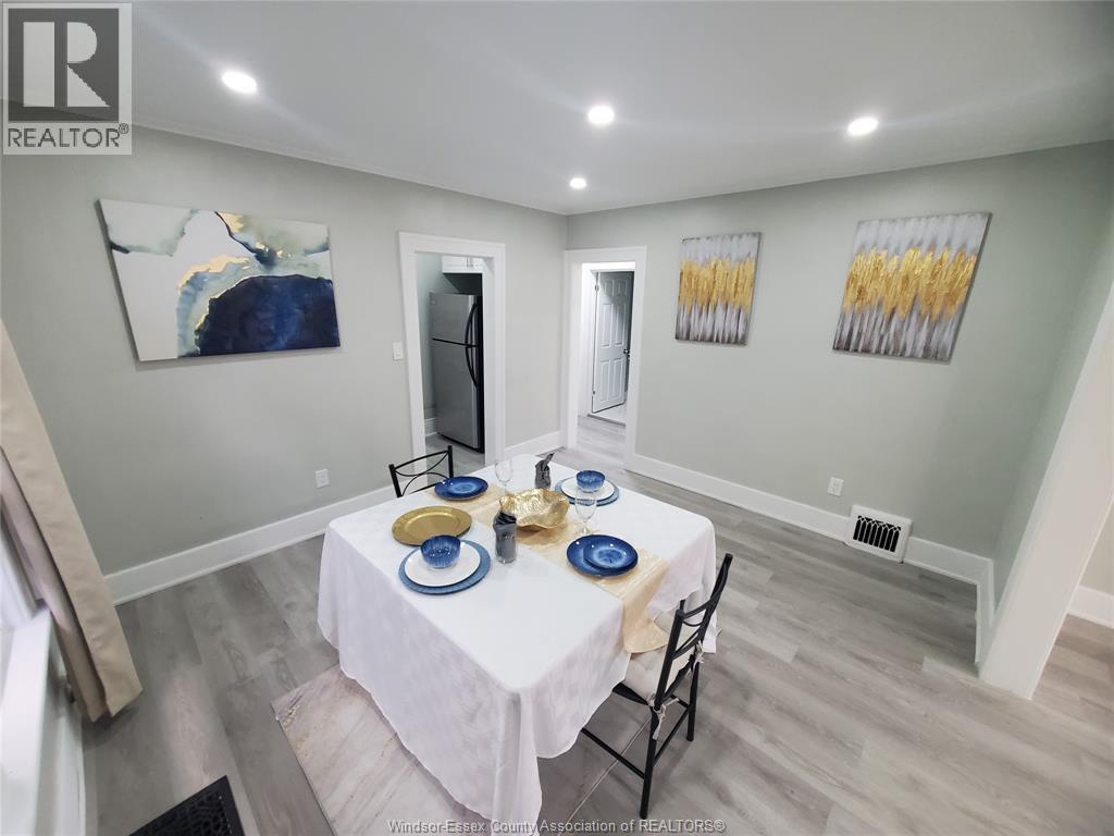 3587 Bloomfield, Windsor, Ontario  N9C 1R8 - Photo 13 - 26023624