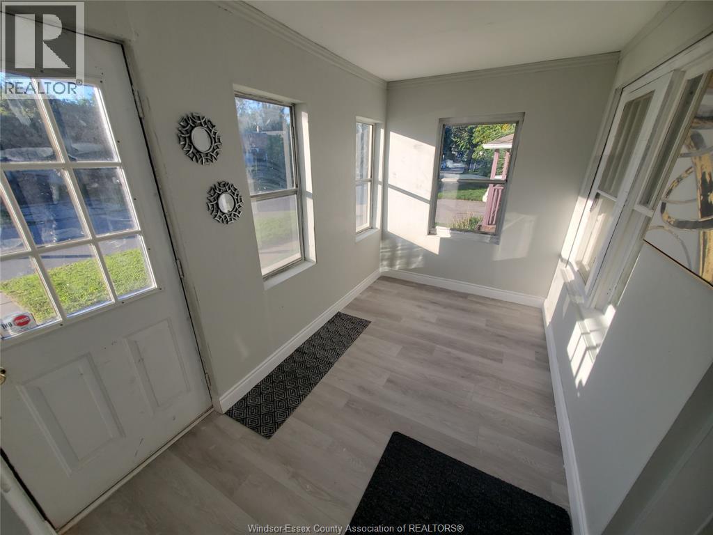 3587 Bloomfield, Windsor, Ontario  N9C 1R8 - Photo 6 - 26023624