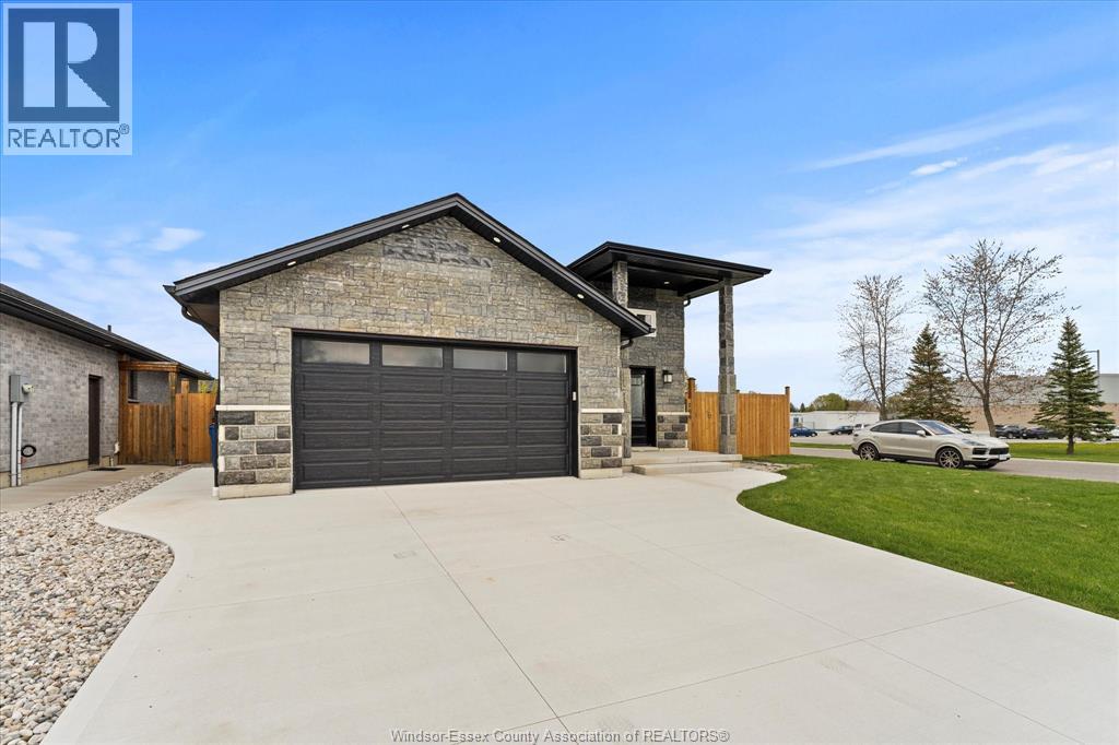 199 Thomas Avenue, Wallaceburg, Ontario  N8A 5H6 - Photo 2 - 26023651