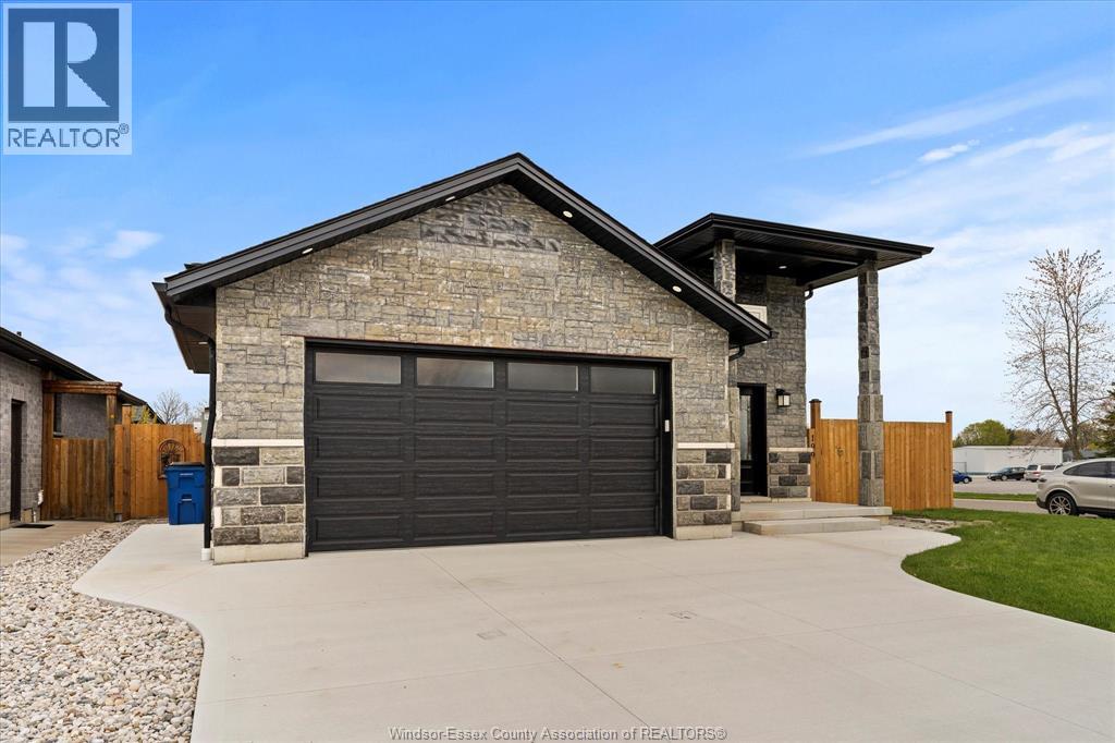 199 Thomas Avenue, Wallaceburg, Ontario  N8A 5H6 - Photo 4 - 26023651