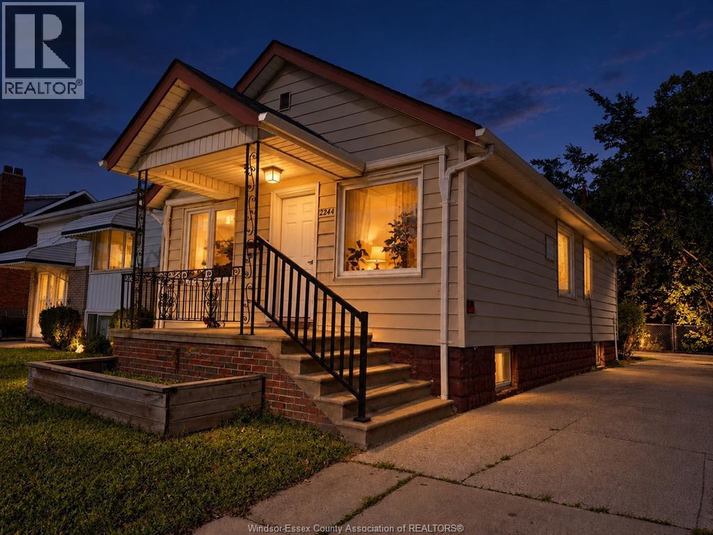2244 Howard, Windsor, Ontario  N8X 3V1 - Photo 1 - 26023370