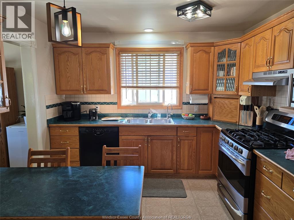 33 Bennie Avenue, Leamington, Ontario  N8H 4M2 - Photo 9 - 26023737