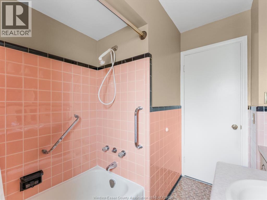 2566 Tourangeau, Windsor, Ontario  N8W 4N9 - Photo 16 - 26023079