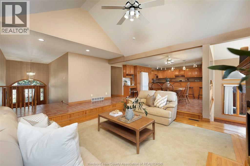 12354 Funaro Crescent, Tecumseh, Ontario  N9K 1C4 - Photo 10 - 26023760