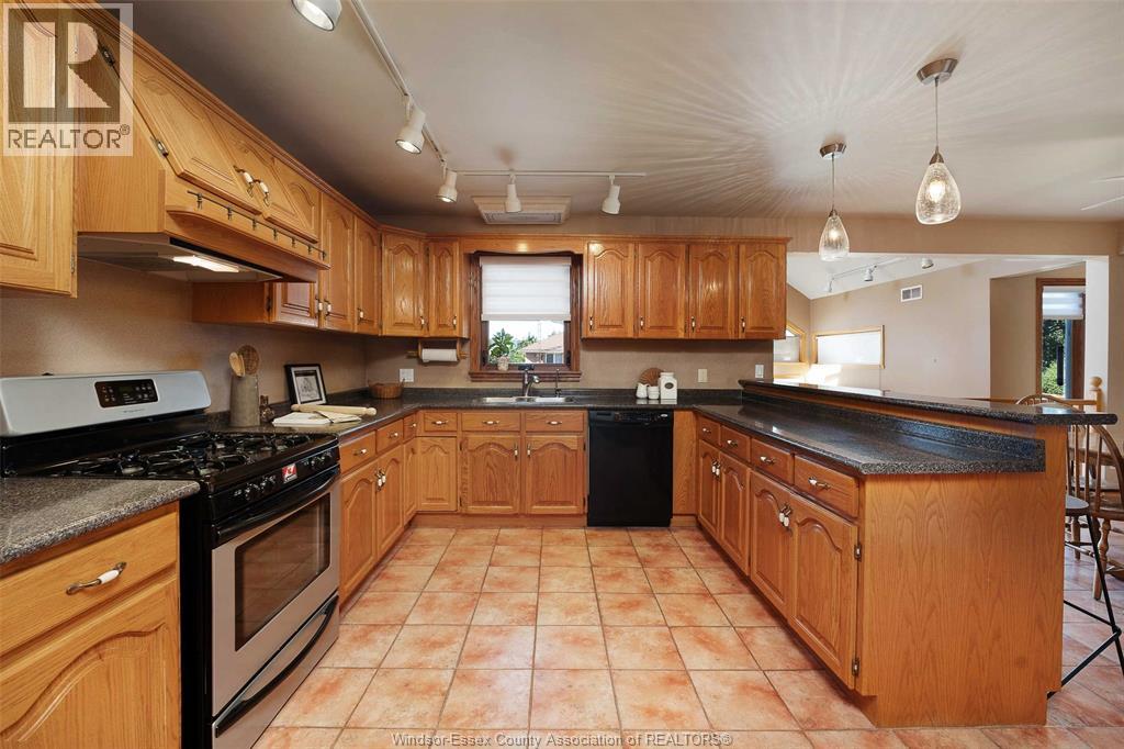 12354 Funaro Crescent, Tecumseh, Ontario  N9K 1C4 - Photo 17 - 26023760