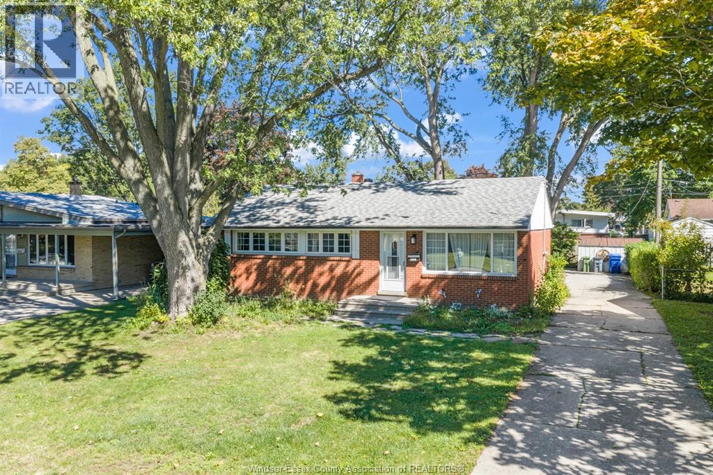 3660 Roxborough, Windsor, Ontario  N9E 3A2 - Photo 4 - 26023793