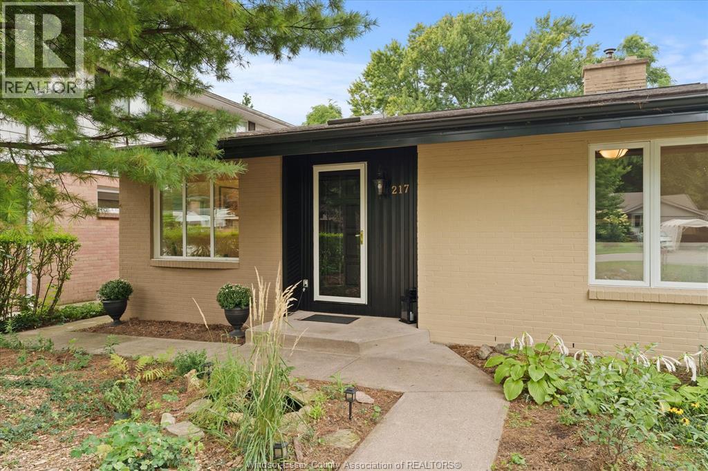 217 Arlington Boulevard, Tecumseh, Ontario  N8N 2J8 - Photo 1 - 26023889