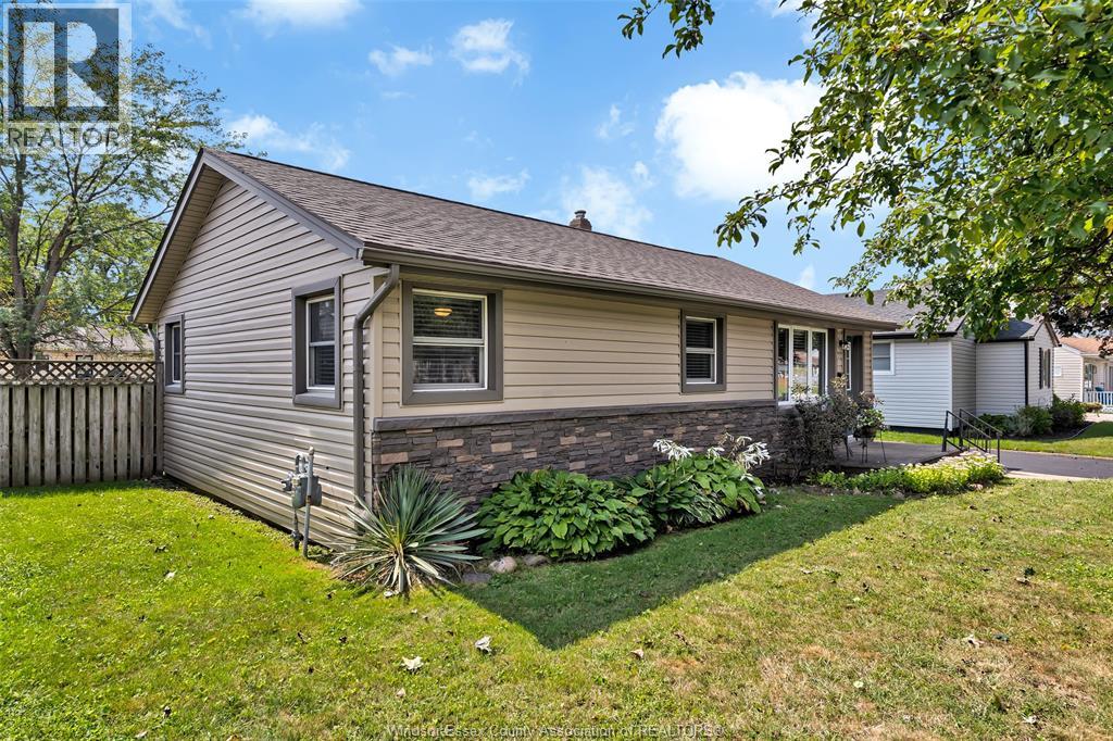 170 Superior Street, Lasalle, Ontario  N9J 1H3 - Photo 5 - 26023926