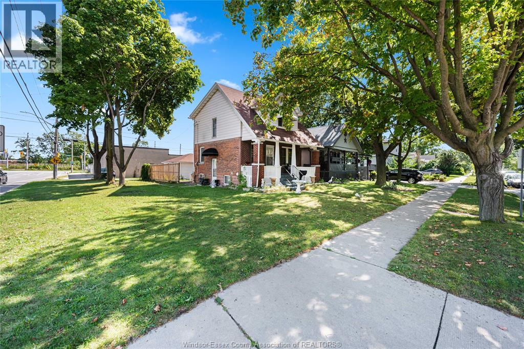 908 Oak Street, Windsor, Ontario  N9A 5G2 - Photo 2 - 26023965