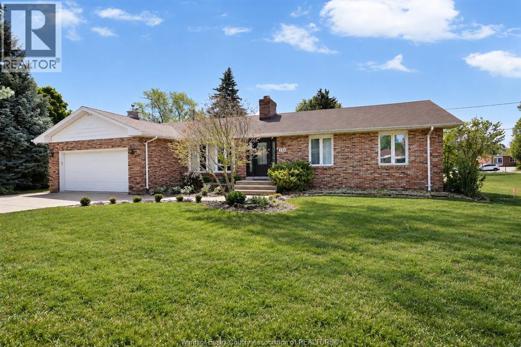 255 Fort St, Amherstburg, Ontario  N9V 1C1 - Photo 1 - 26023997