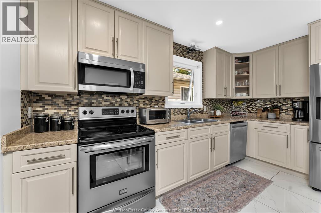 2222 Longfellow Avenue, Windsor, Ontario  N9B 3J8 - Photo 14 - 26023705