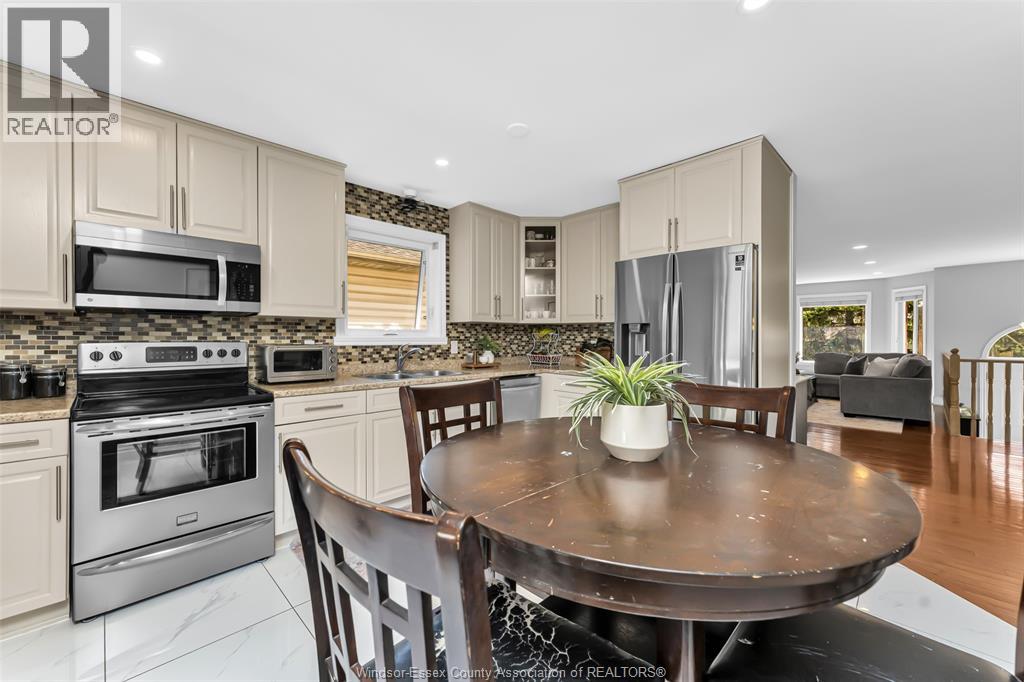 2222 Longfellow Avenue, Windsor, Ontario  N9B 3J8 - Photo 17 - 26023705