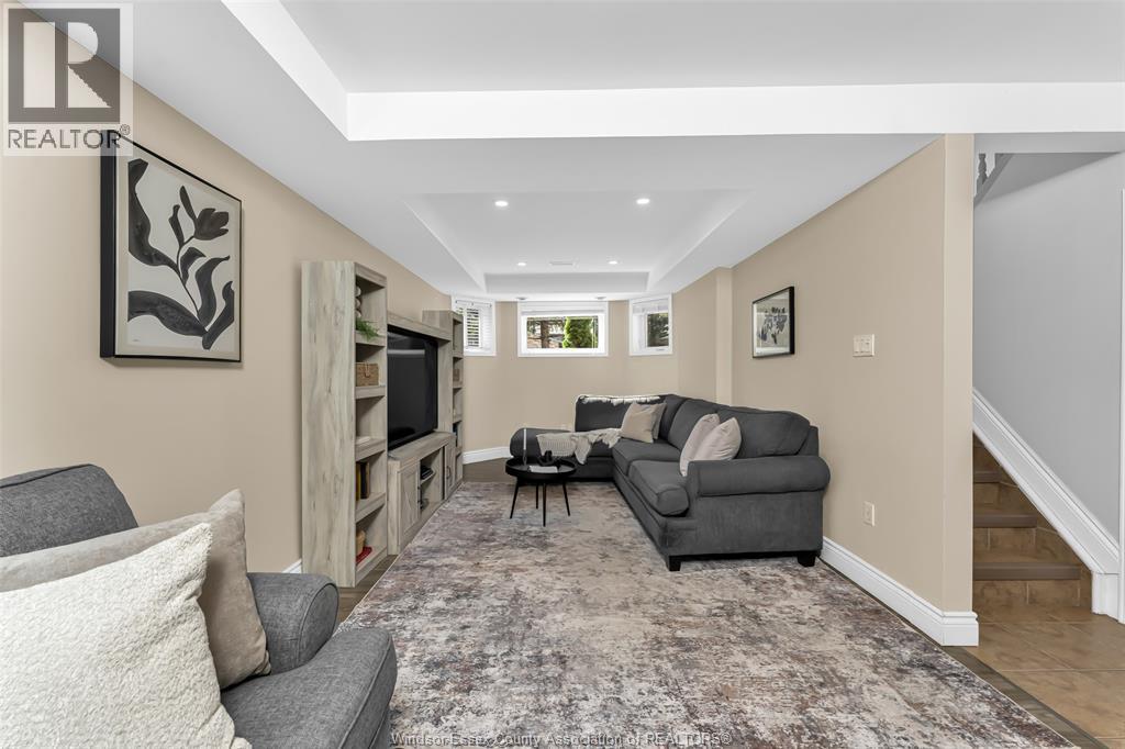 2222 Longfellow Avenue, Windsor, Ontario  N9B 3J8 - Photo 19 - 26023705