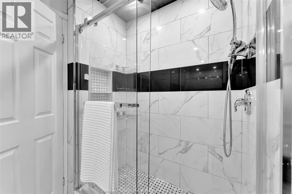 2222 Longfellow Avenue, Windsor, Ontario  N9B 3J8 - Photo 31 - 26023705