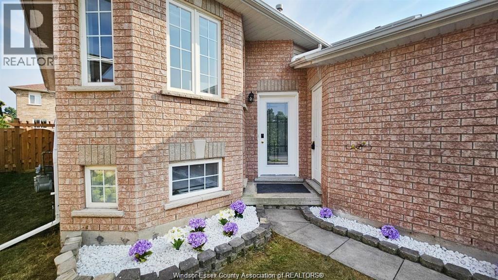 201 Hanmer Street East, Barrie, Ontario  L4M 6W7 - Photo 3 - 26023824