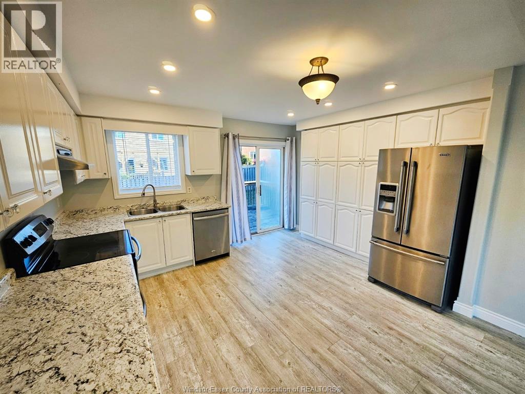201 Hanmer Street East, Barrie, Ontario  L4M 6W7 - Photo 4 - 26023824