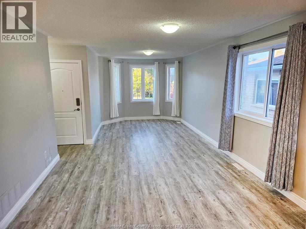 201 Hanmer Street East, Barrie, Ontario  L4M 6W7 - Photo 7 - 26023824