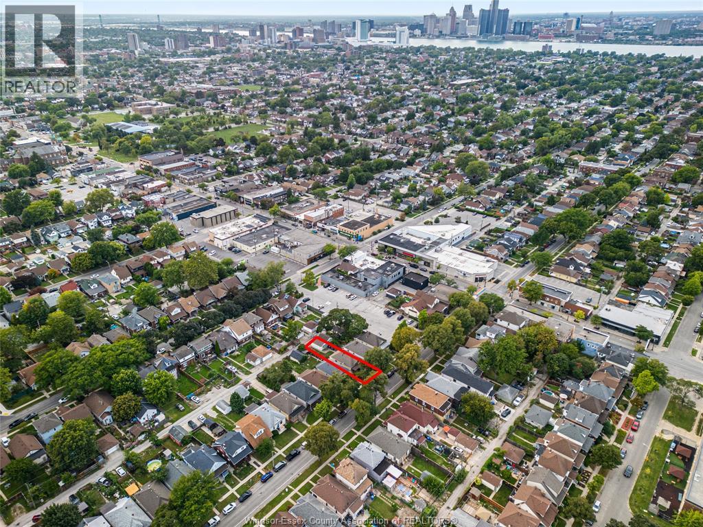 1347 Lincoln, Windsor, Ontario  N8Y 2J2 - Photo 2 - 26024008