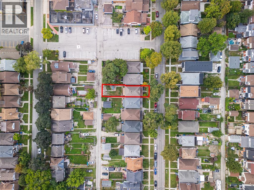 1347 Lincoln, Windsor, Ontario  N8Y 2J2 - Photo 3 - 26024008